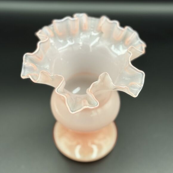 Vintage Fenton Peach Pink Art Glass Ruffle Vase - Cottagecore Vase - Picture 9 of 12